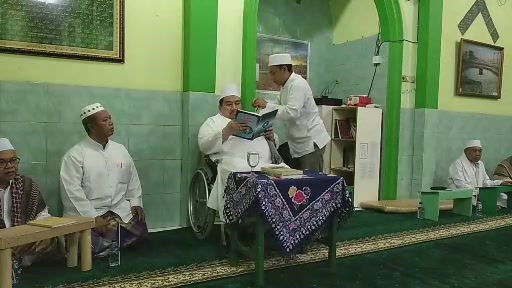 PESANTREN AL-BURDAHSEDANG BERLANGSUNG pengajian rutin bulanan AL-WAALID AL HAB…2019-03-21 19:14:54