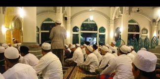Buka Puasa bersama serta Khatam Al qur'an dalam Solat Tarawih di Yayasan Al Fachriyah bgian 2